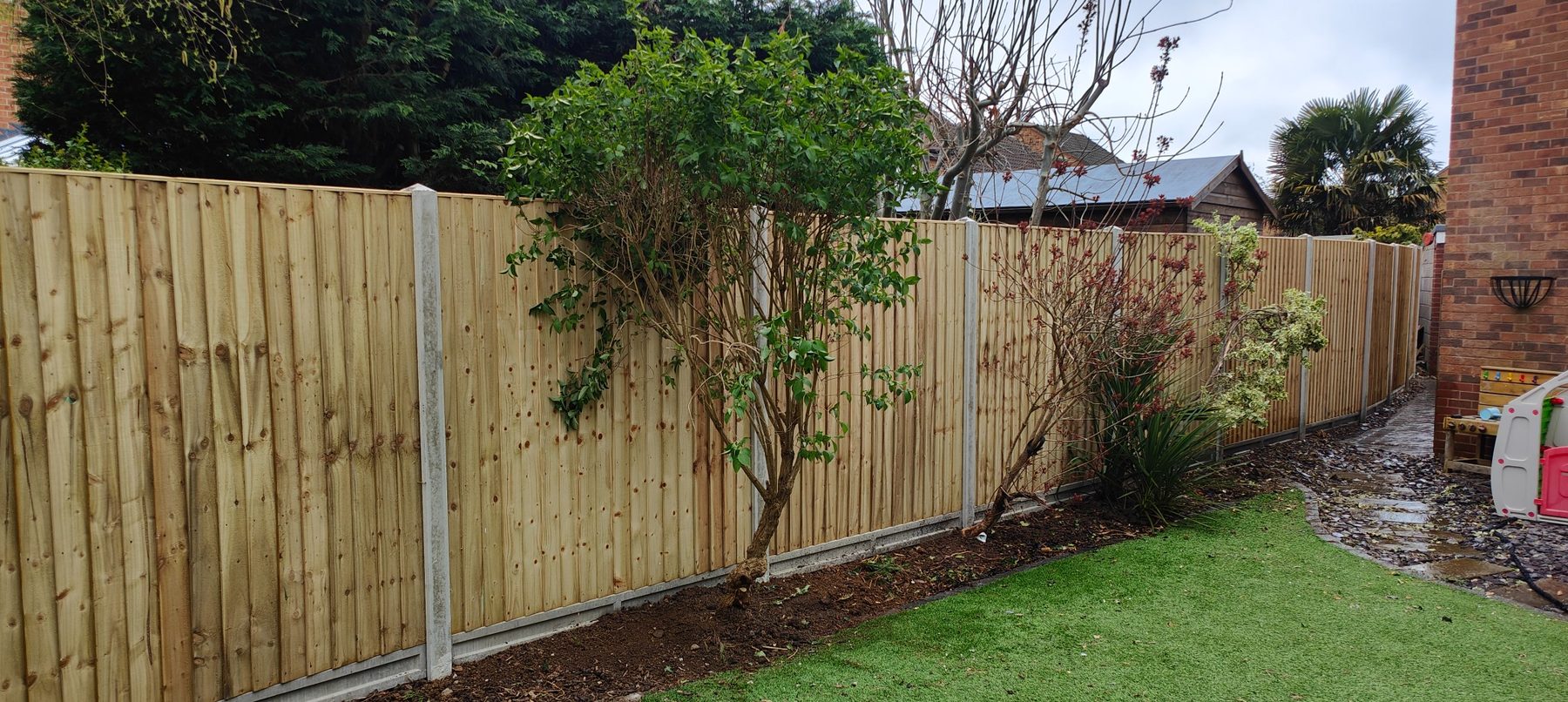 Closeboard fencing installation